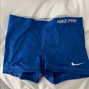 Nike compression shorts (Medium)